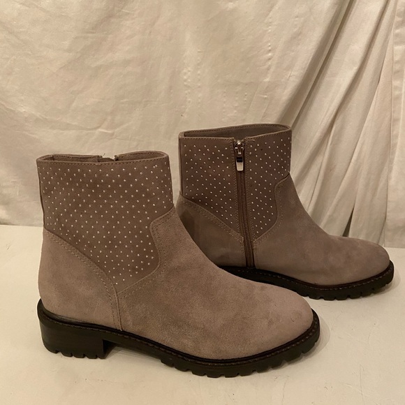 Steven by Natural Comfort beige suede ankle boots tiny silver studs NWT various - Picture 2 of 7